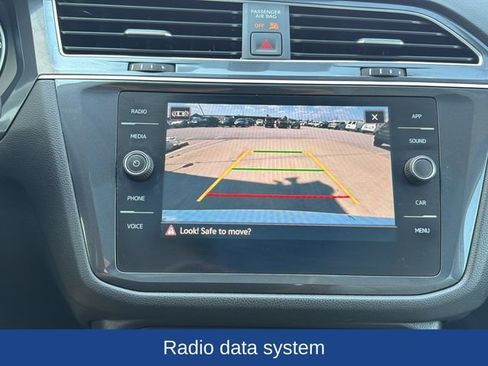 Used 2021 Volkswagen Tiguan SE w/ Panoramic Sunroof Package AWD/4WD image 11