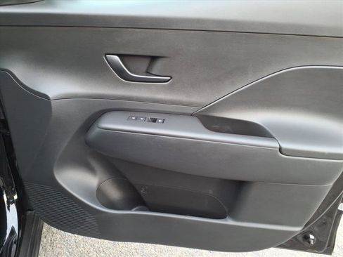 Used 2025 Hyundai Kona SEL image 8