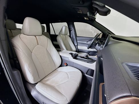 Used 2025 Toyota Grand Highlander AWD Hybrid image 26
