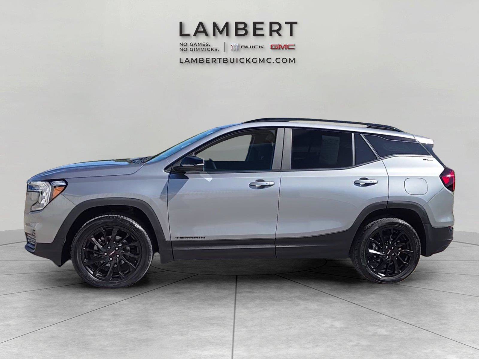 Used 2024 GMC Terrain SLE w/ Driver Convenience Package AWD/4WD image 2