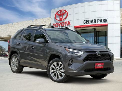 Used 2025 Toyota RAV4 XLE Premium image 1