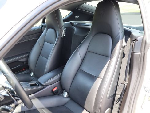 Used 2024 Porsche 718 Cayman RWD image 5