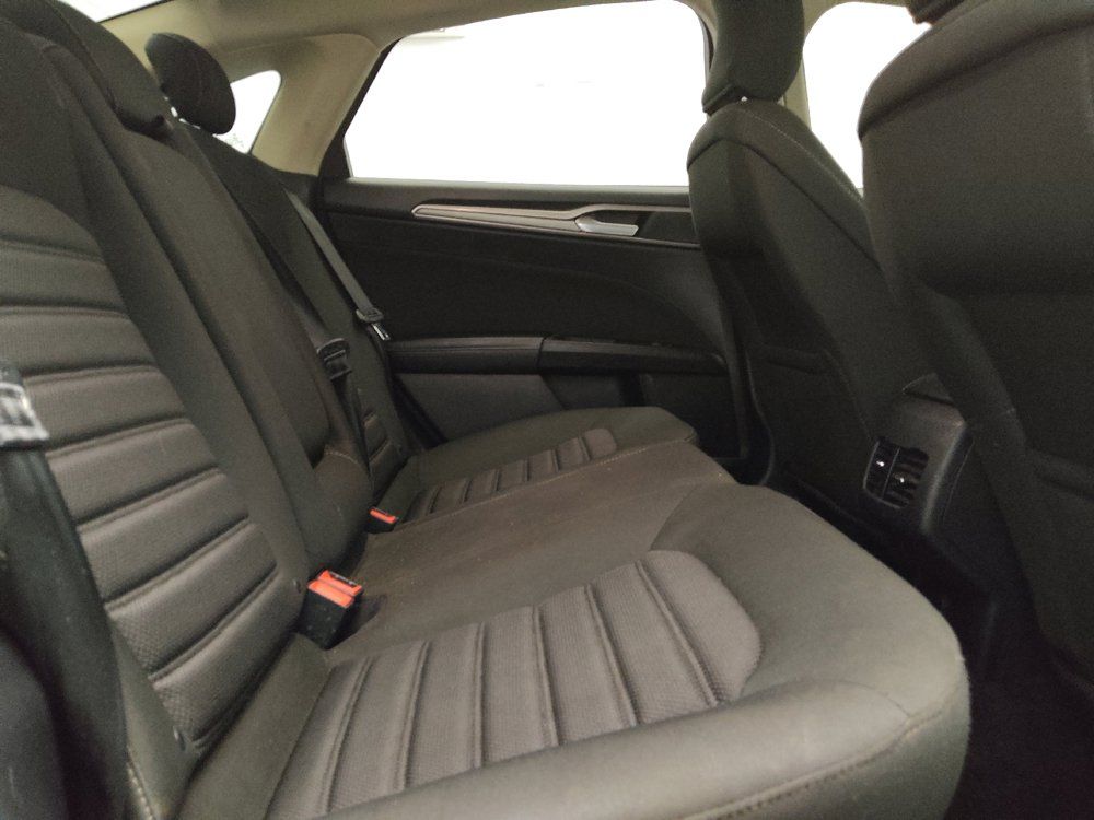Used 2018 Ford Fusion SE w/ Fusion SE Technology Package FWD image 19