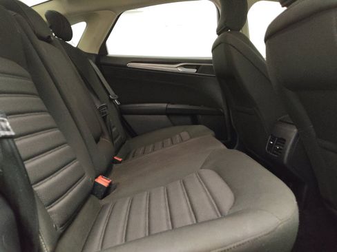 Used 2018 Ford Fusion SE w/ Fusion SE Technology Package FWD image 19