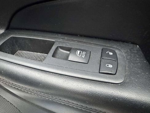 Used 2019 Jeep Grand Cherokee Laredo w/ Security & Convenience Group image 28