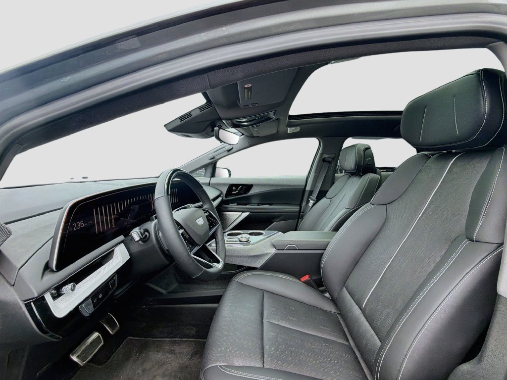 Certified 2025 Cadillac Optiq Luxury 2 AWD/4WD image 22