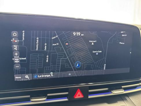 Used 2021 Hyundai Elantra Limited FWD image 18