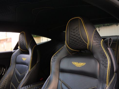 Used 2023 Aston Martin DBS Coupe RWD image 5