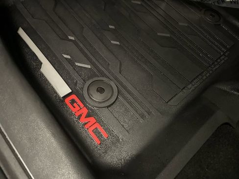 Used 2022 GMC Acadia SLT w/ Preferred Package image 32