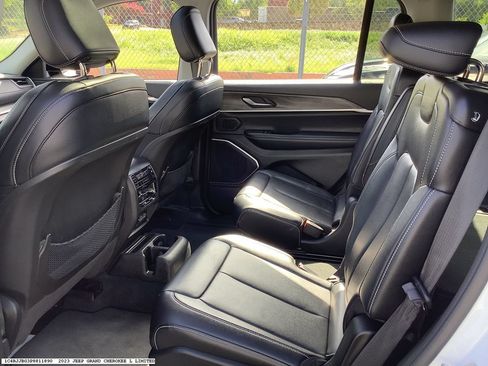 Used 2023 Jeep Grand Cherokee L Limited RWD image 6