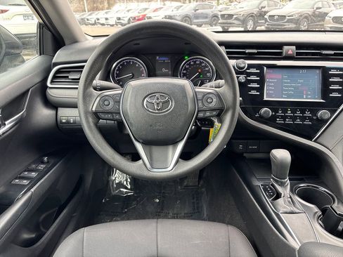 Used 2018 Toyota Camry LE image 13