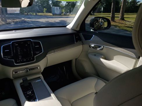 Certified 2025 Volvo XC90 T8 Plus w/ Protection Package Premier image 25