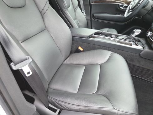 Used 2019 Volvo XC90 T6 Momentum image 18