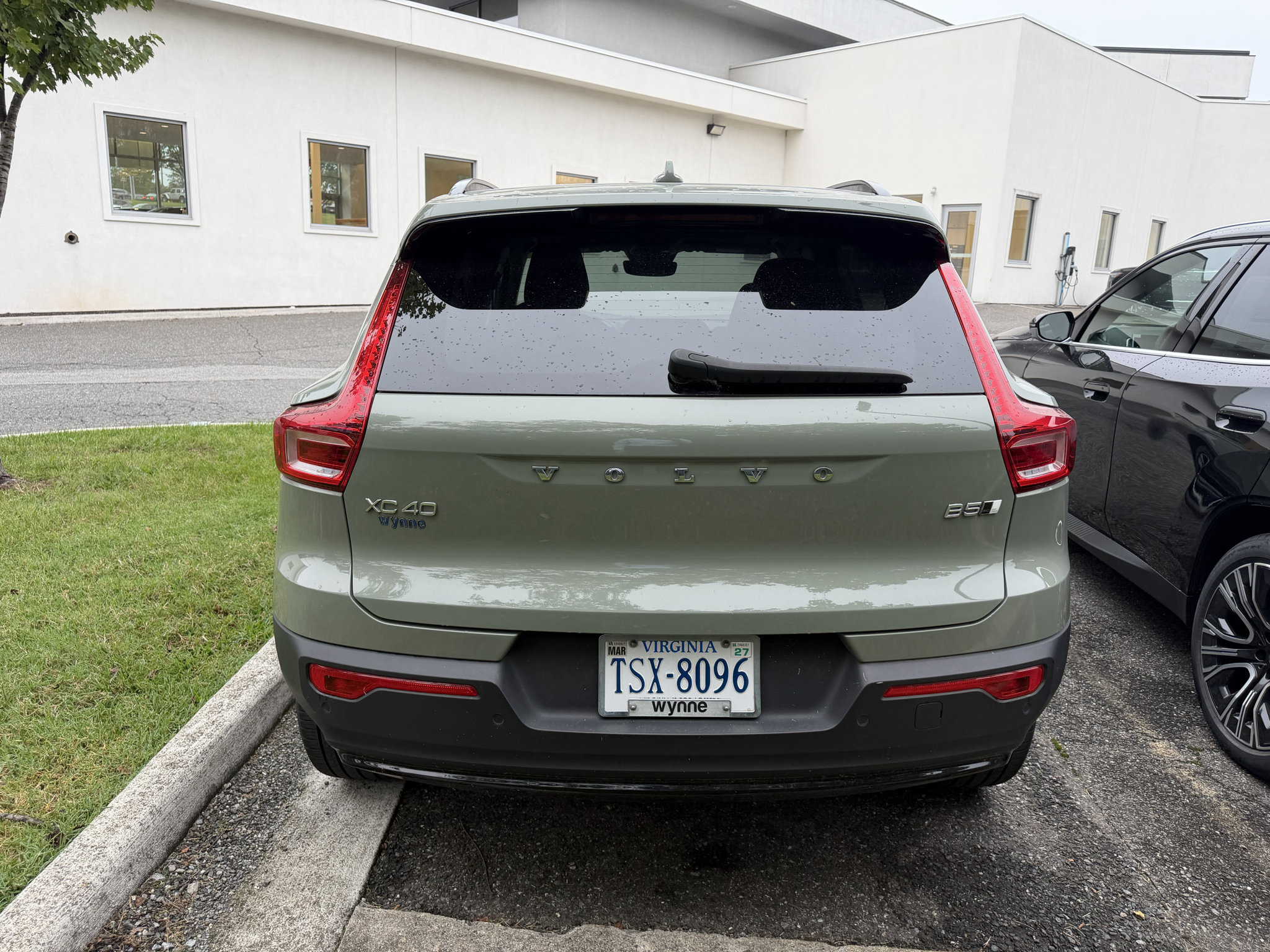 Used 2023 Volvo XC40 B5 Plus w/ Protection Package Premier AWD/4WD image 6