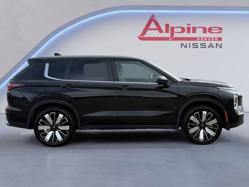 Used 2025 Mitsubishi Outlander SE image 6