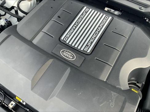 New 2025 Land Rover Defender 90 V8 image 17