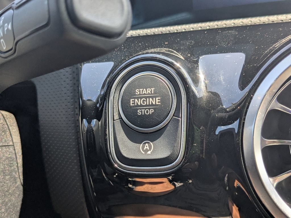 Certified 2025 Mercedes-Benz CLA 250 4MATIC image 16