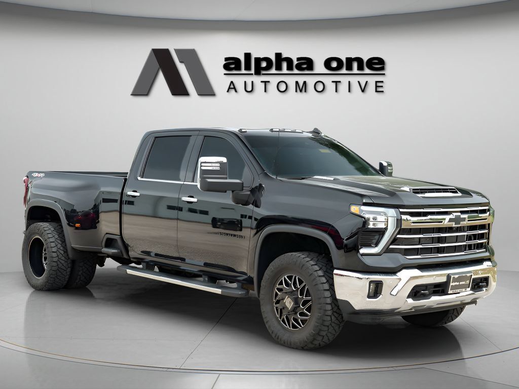 Used 2026 Chevrolet Silverado 3500 LTZ w/ LTZ Plus Package AWD/4WD image 4