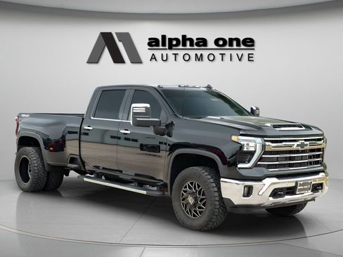 Used 2026 Chevrolet Silverado 3500 LTZ w/ LTZ Plus Package AWD/4WD image 4