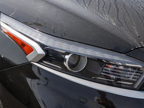 Used 2023 Kia Forte LXS image 2