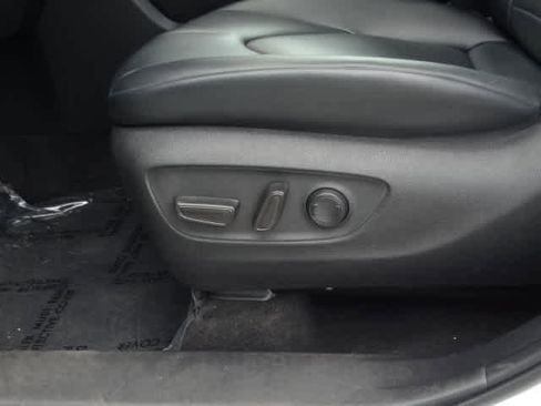 Certified 2024 Toyota Highlander XLE image 17