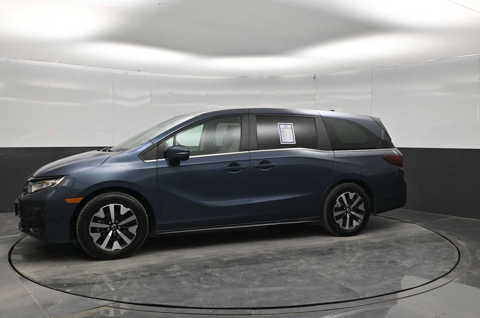 Used 2025 Honda Odyssey EX-L image 4
