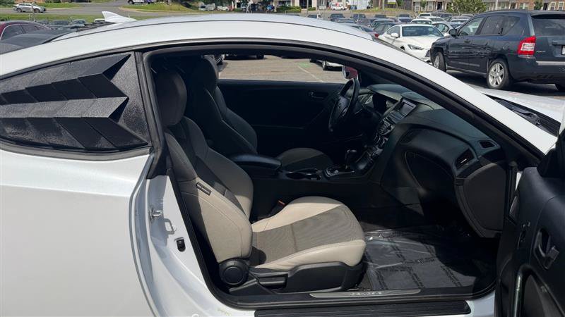 Used 2015 Hyundai Genesis 3.8 RWD image 13