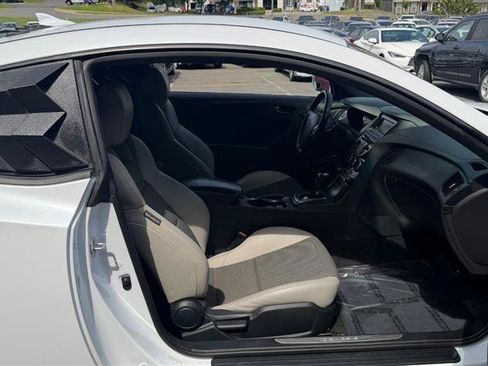 Used 2015 Hyundai Genesis 3.8 RWD image 13