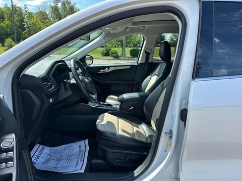 Used 2022 Ford Escape Titanium w/ Titanium Elite Package FWD image 9