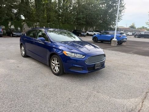 Used 2014 Ford Fusion SE FWD image 2