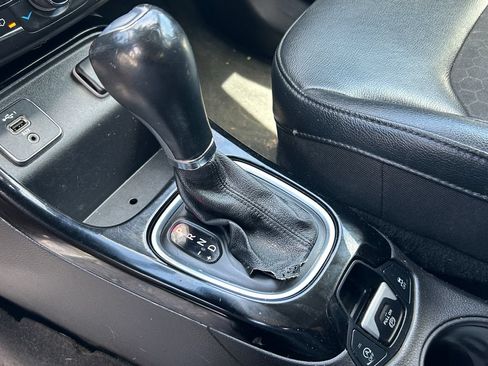 Used 2020 Jeep Compass Latitude FWD image 16