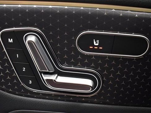 Used 2025 Mercedes-Benz GLA 250 4MATIC w/ Driver Assistance Package image 25