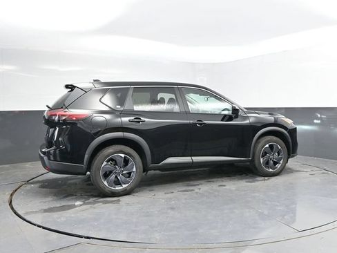 Used 2024 Nissan Rogue SV FWD image 2