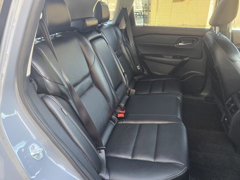 Used 2022 Nissan Rogue SL w/ SL Premium Package image 11