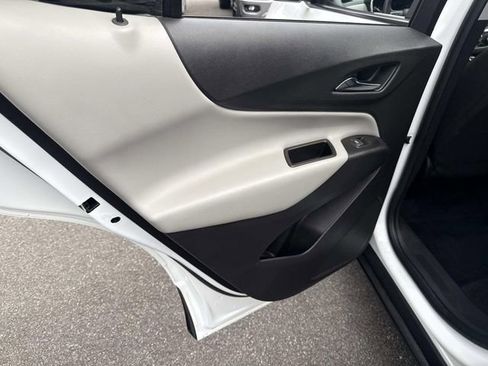 Used 2021 Chevrolet Equinox LS w/ LS Convenience Package image 18