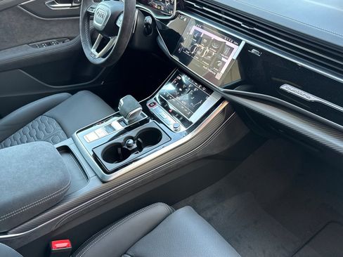 New 2025 Audi RS Q8 performance image 13