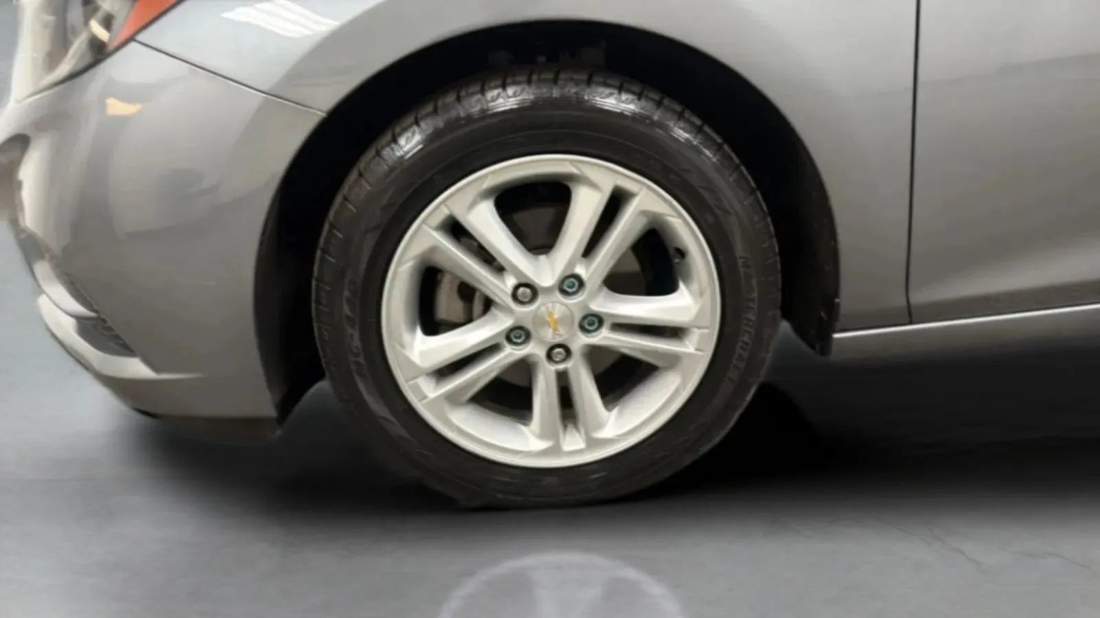 Used 2018 Chevrolet Cruze LT FWD image 28