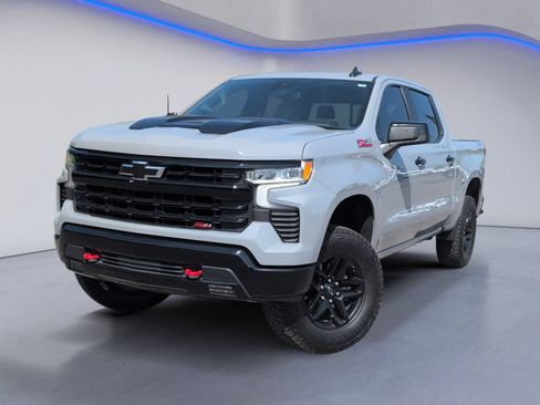 Used 2024 Chevrolet Silverado 1500 LT Trail Boss w/ Convenience Package II AWD/4WD image 2