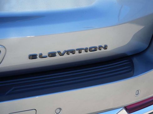 Used 2025 GMC Yukon Elevation image 8