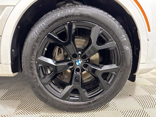 Used 2022 BMW X7 xDrive40i w/ Executive Package AWD/4WD image 25