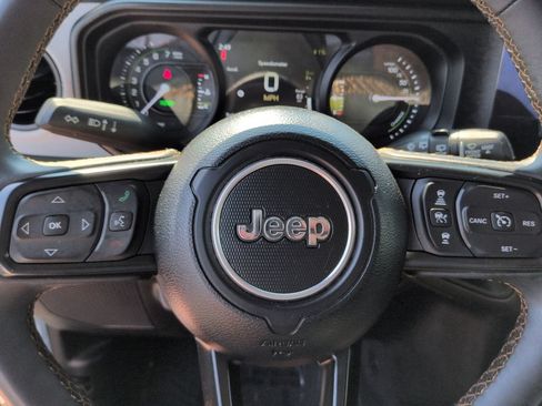 Used 2024 Jeep Wrangler Unlimited AWD/4WD image 19