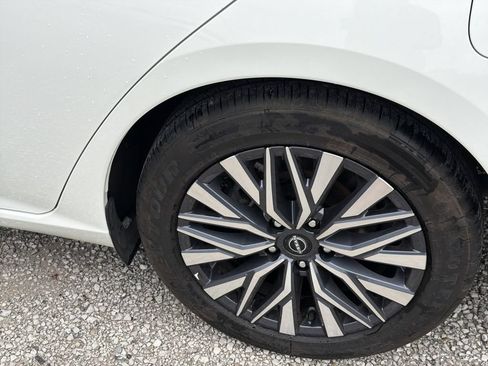 Used 2025 Nissan Altima 2.5 SV FWD image 31