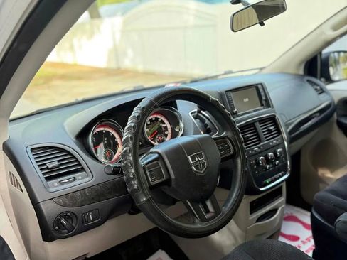 Used 2018 Dodge Grand Caravan SE image 14