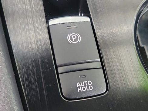 Used 2023 Nissan Rogue SV w/ SV Premium B Package FWD image 18