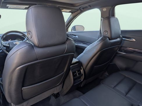 Used 2023 Cadillac XT4 Luxury w/ Cold Weather Package image 17