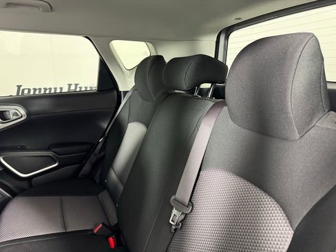 Used 2025 Kia Soul LX w/ LX Technology Package FWD image 33