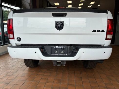 Used 2017 RAM 3500 Big Horn w/ Sport Appearance Group image 9