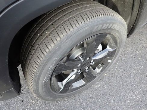 New 2025 Jeep Grand Cherokee Altitude image 10