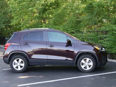 Certified 2022 Chevrolet Trax LT w/ LT Convenience Package AWD/4WD image 10