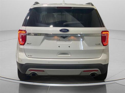 Used 2016 Ford Explorer XLT AWD/4WD image 4